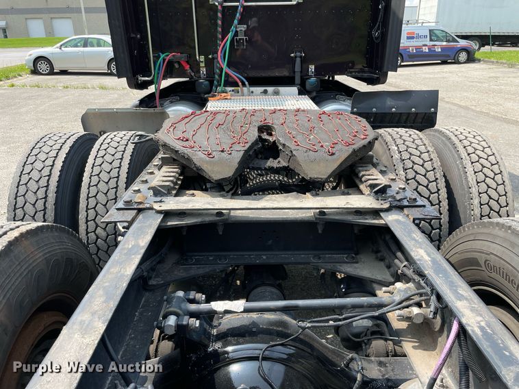 image for item LJ9680 2016 Peterbilt 587  semi truck