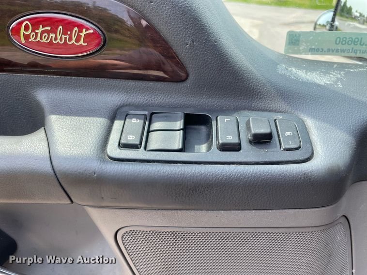 image for item LJ9680 2016 Peterbilt 587  semi truck