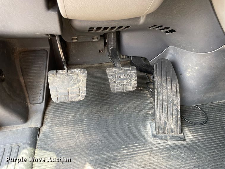 image for item LJ9680 2016 Peterbilt 587  semi truck