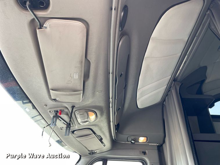 image for item LJ9680 2016 Peterbilt 587  semi truck