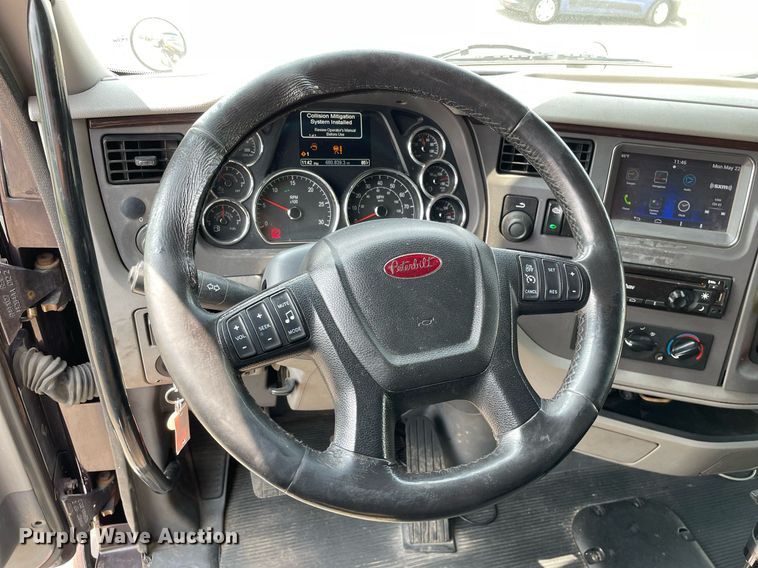 image for item LJ9680 2016 Peterbilt 587  semi truck