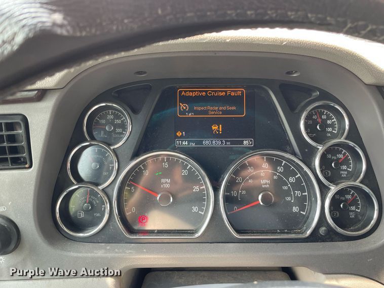 image for item LJ9680 2016 Peterbilt 587  semi truck