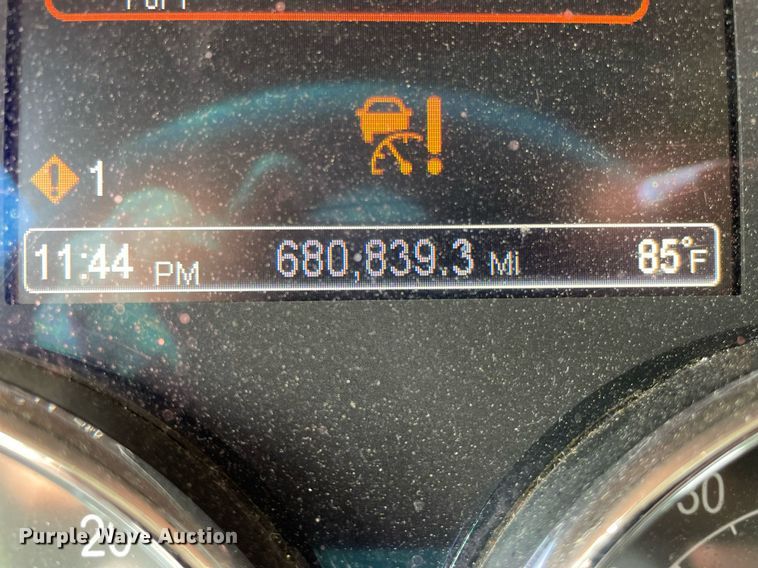 image for item LJ9680 2016 Peterbilt 587  semi truck