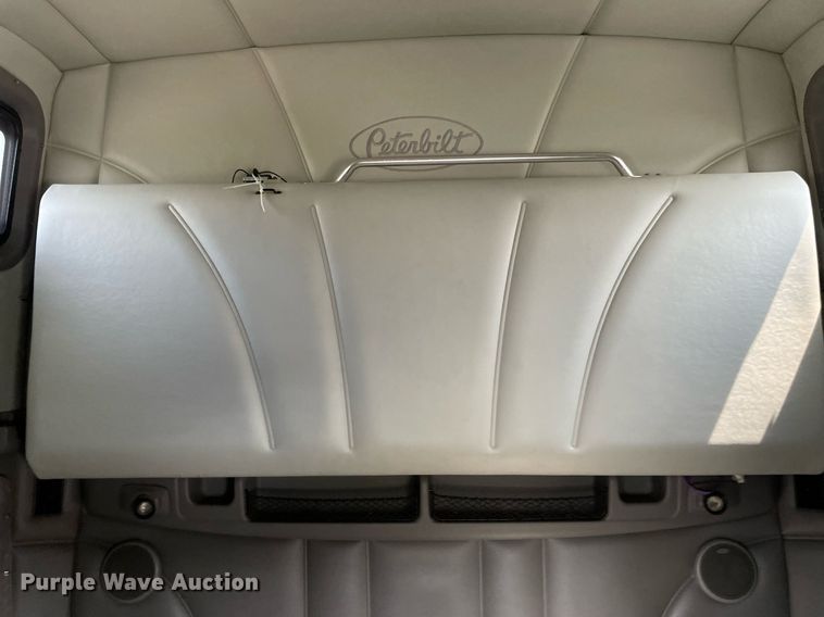 image for item LJ9680 2016 Peterbilt 587  semi truck