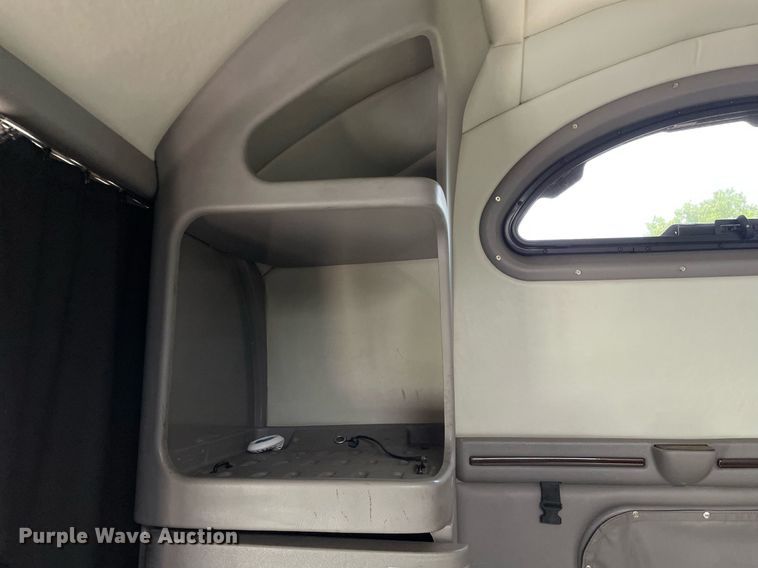 image for item LJ9680 2016 Peterbilt 587  semi truck