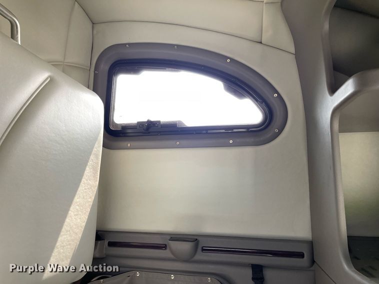 image for item LJ9680 2016 Peterbilt 587  semi truck