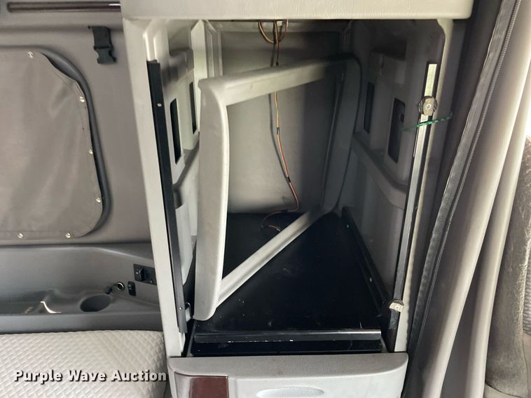 image for item LJ9680 2016 Peterbilt 587  semi truck