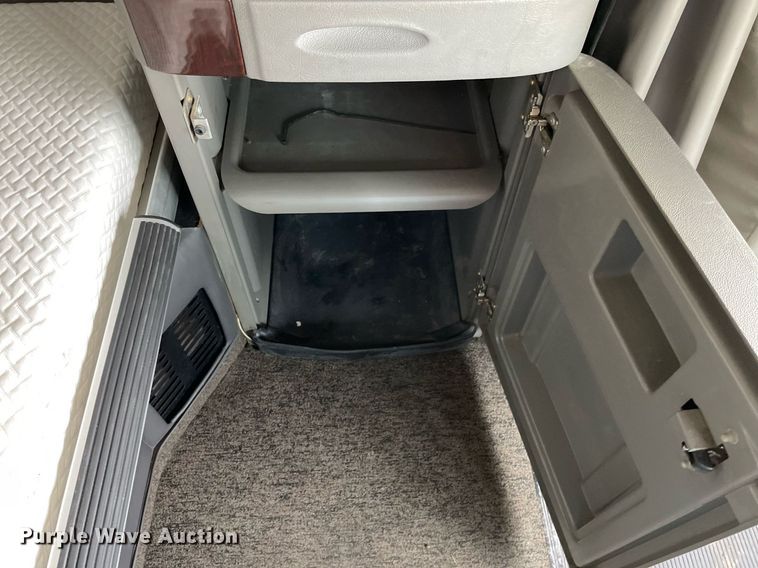 image for item LJ9680 2016 Peterbilt 587  semi truck