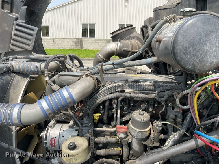 image for item LJ9680 2016 Peterbilt 587  semi truck