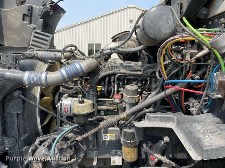 image for item LJ9680 2016 Peterbilt 587  semi truck