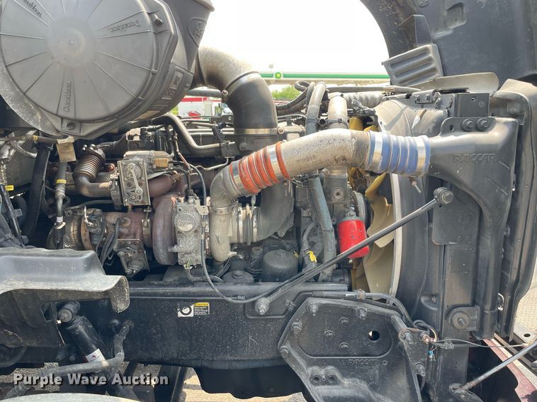 image for item LJ9680 2016 Peterbilt 587  semi truck