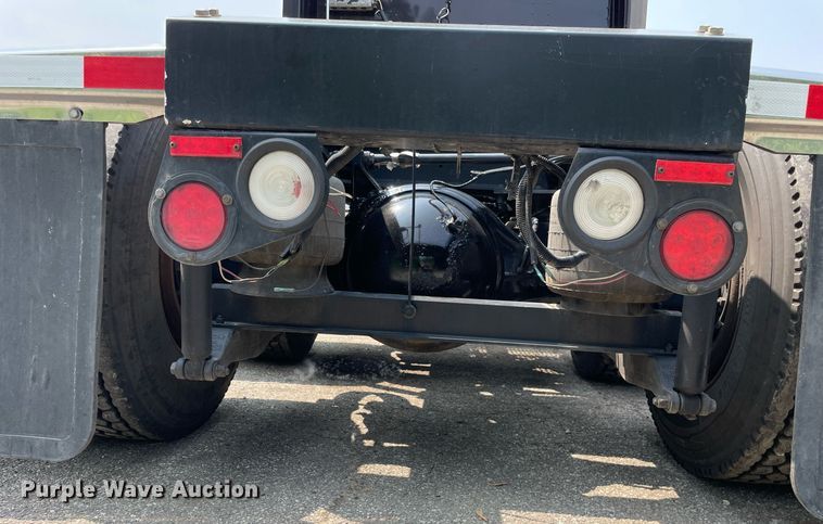 image for item LJ9680 2016 Peterbilt 587  semi truck