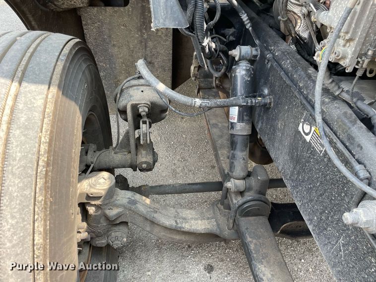 image for item LJ9680 2016 Peterbilt 587  semi truck