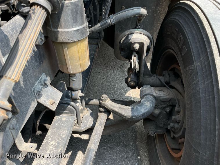 image for item LJ9680 2016 Peterbilt 587  semi truck