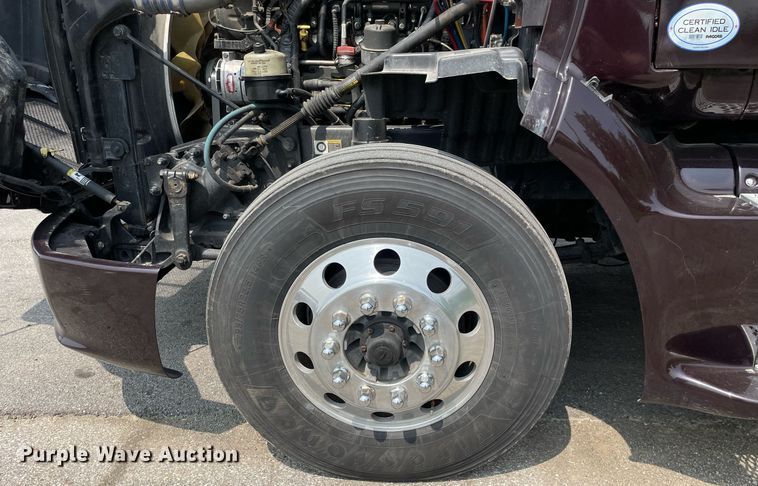 image for item LJ9680 2016 Peterbilt 587  semi truck