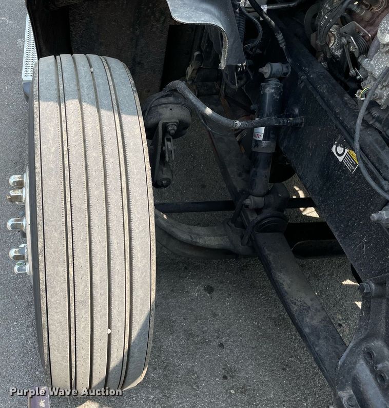 image for item LJ9680 2016 Peterbilt 587  semi truck