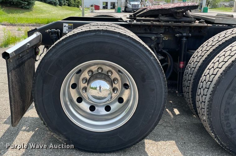 image for item LJ9680 2016 Peterbilt 587  semi truck