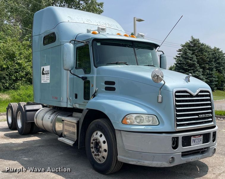 image for item LJ9681 2014 Mack CXU613  semi truck