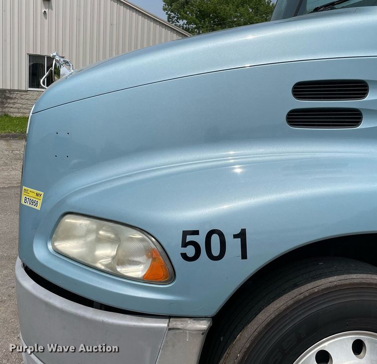 image for item LJ9681 2014 Mack CXU613  semi truck