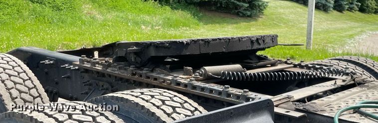 image for item LJ9681 2014 Mack CXU613  semi truck