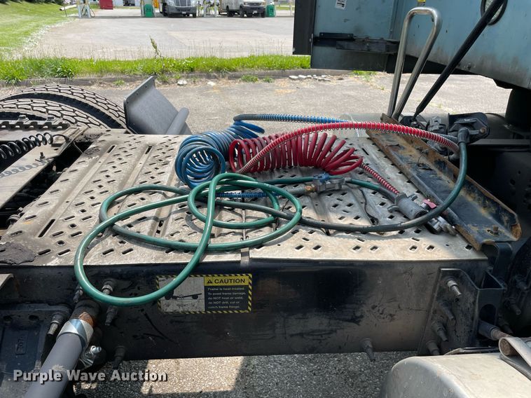 image for item LJ9681 2014 Mack CXU613  semi truck