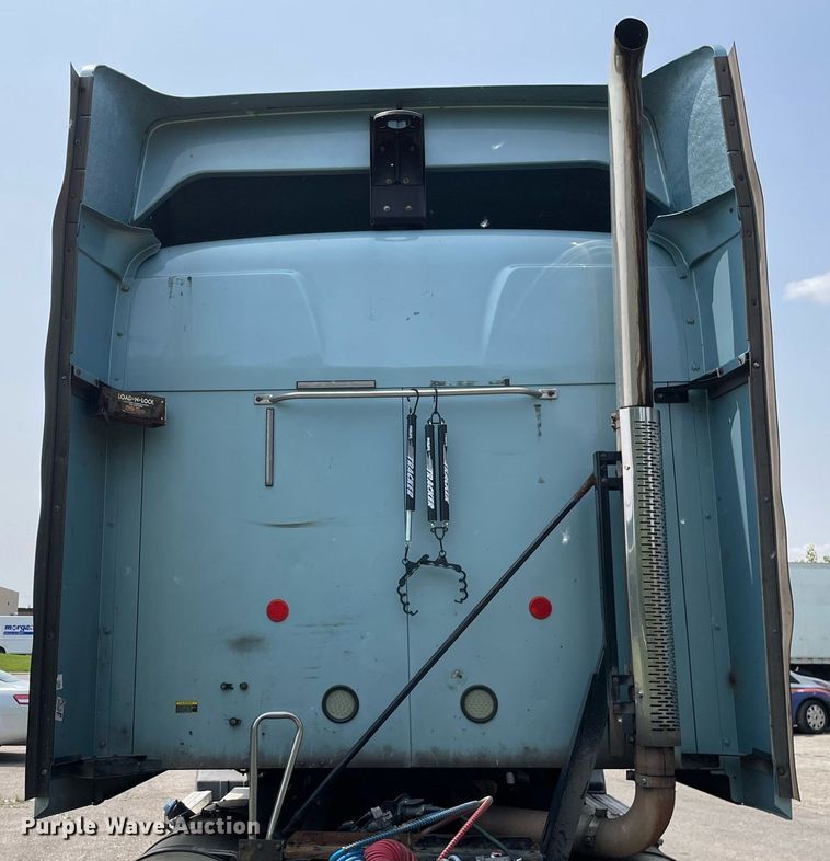 image for item LJ9681 2014 Mack CXU613  semi truck