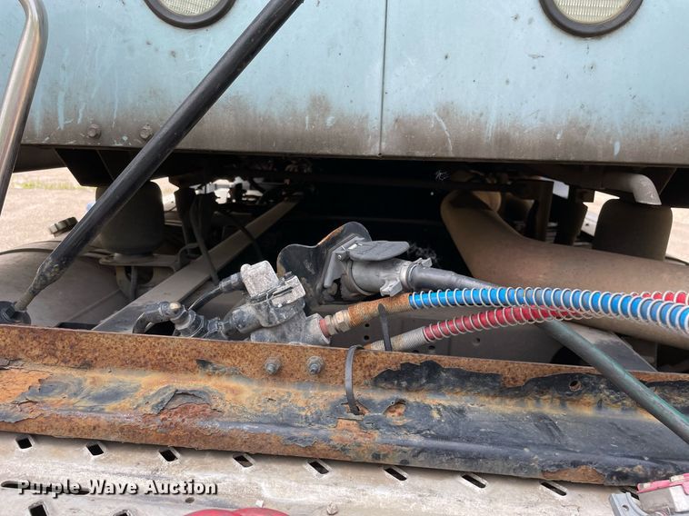 image for item LJ9681 2014 Mack CXU613  semi truck