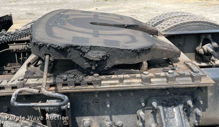 image for item LJ9681 2014 Mack CXU613  semi truck