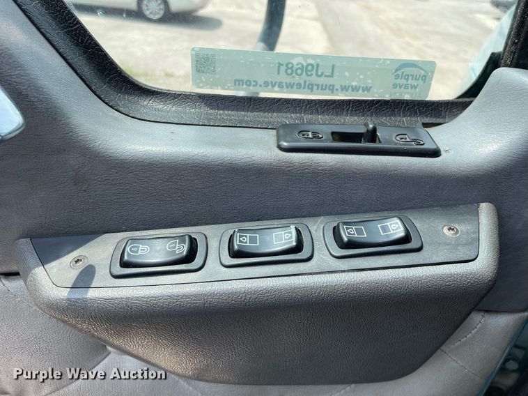 image for item LJ9681 2014 Mack CXU613  semi truck