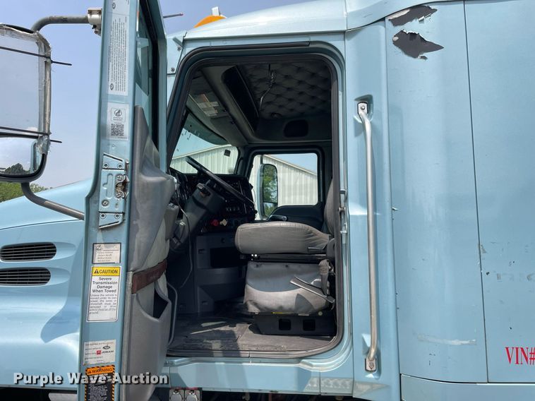 image for item LJ9681 2014 Mack CXU613  semi truck