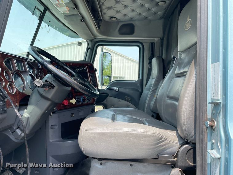 image for item LJ9681 2014 Mack CXU613  semi truck