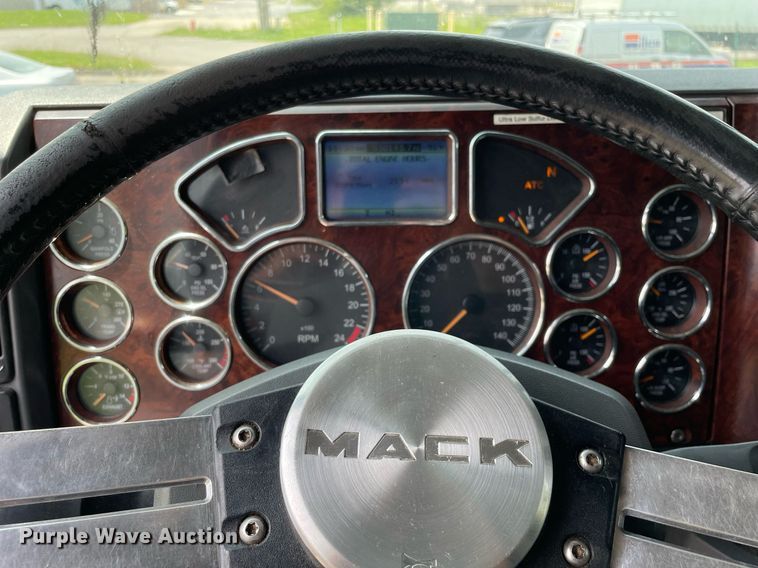 image for item LJ9681 2014 Mack CXU613  semi truck