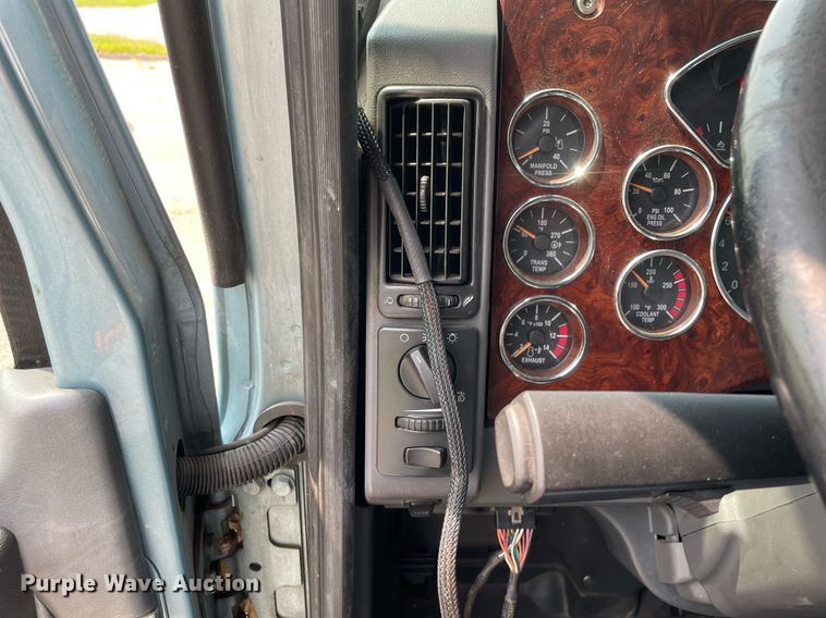 image for item LJ9681 2014 Mack CXU613  semi truck