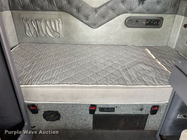 image for item LJ9681 2014 Mack CXU613  semi truck