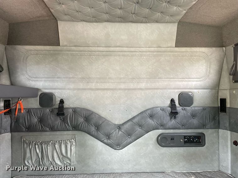 image for item LJ9681 2014 Mack CXU613  semi truck