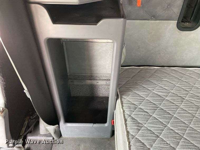 image for item LJ9681 2014 Mack CXU613  semi truck