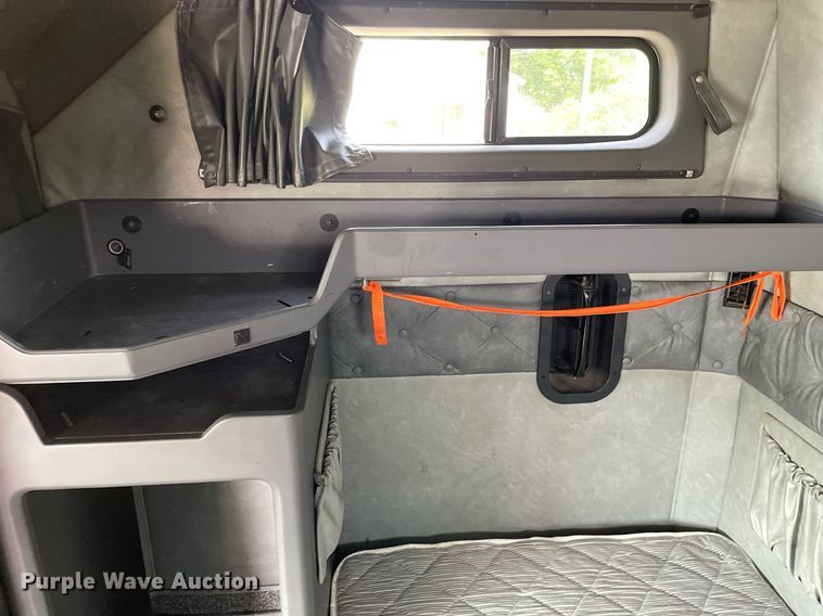 image for item LJ9681 2014 Mack CXU613  semi truck