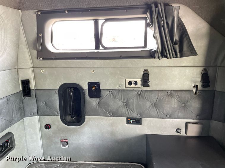 image for item LJ9681 2014 Mack CXU613  semi truck