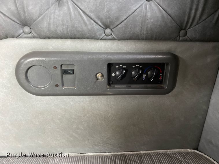 image for item LJ9681 2014 Mack CXU613  semi truck