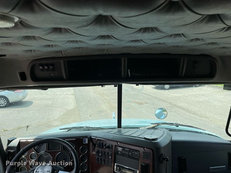 image for item LJ9681 2014 Mack CXU613  semi truck