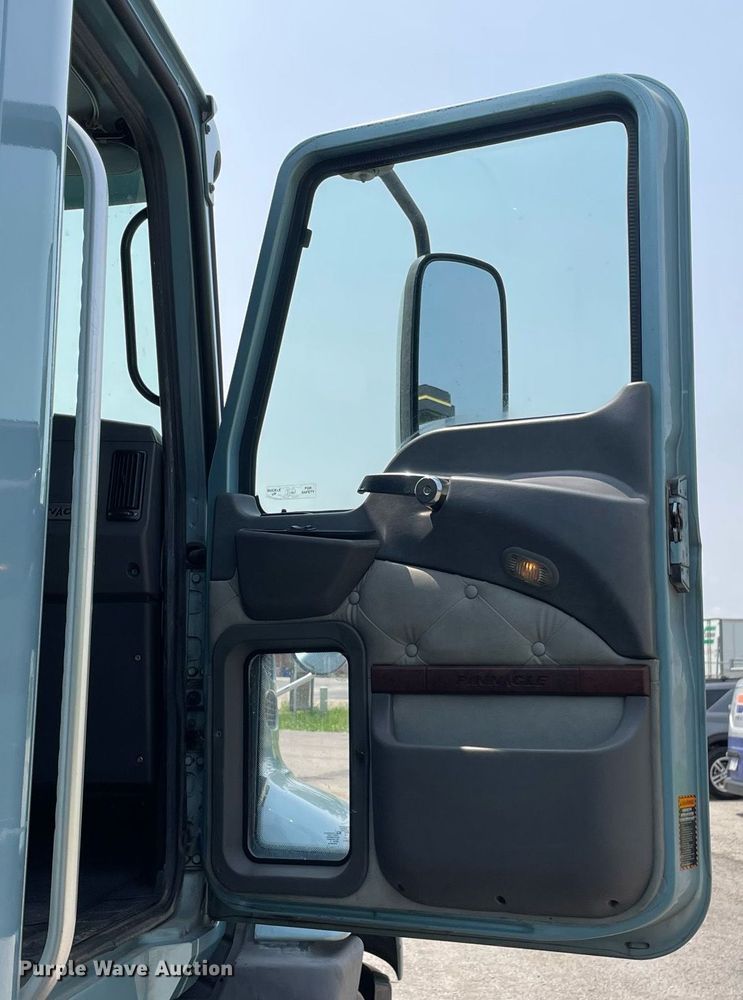 image for item LJ9681 2014 Mack CXU613  semi truck