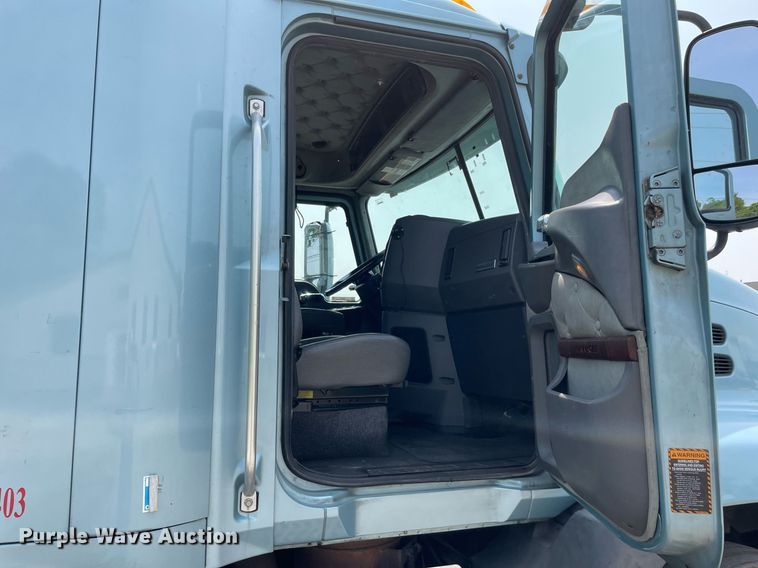 image for item LJ9681 2014 Mack CXU613  semi truck