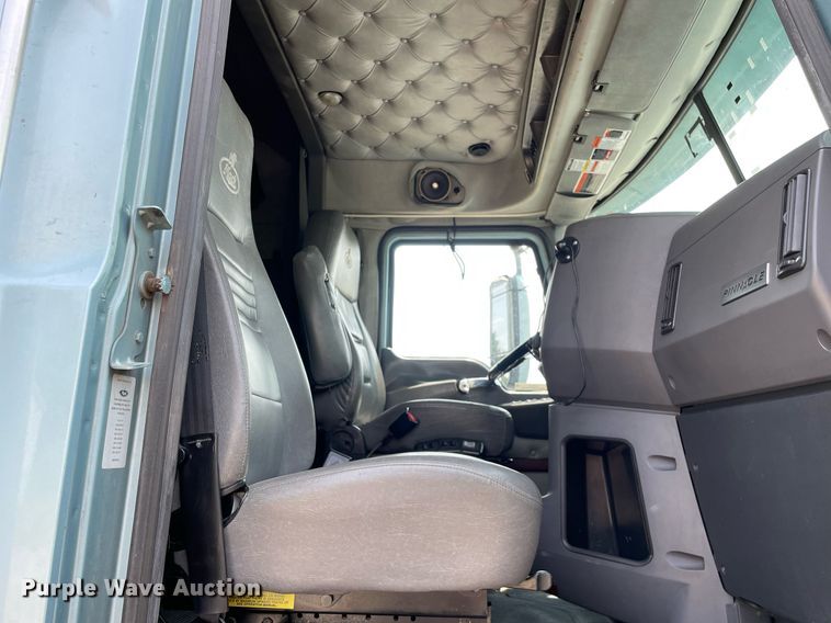 image for item LJ9681 2014 Mack CXU613  semi truck