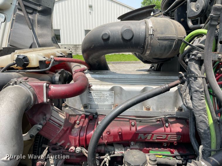 image for item LJ9681 2014 Mack CXU613  semi truck