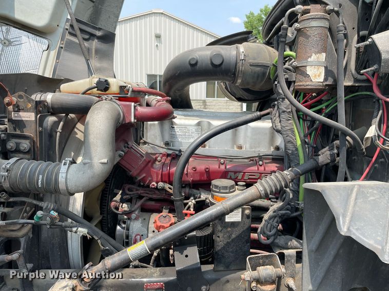 image for item LJ9681 2014 Mack CXU613  semi truck