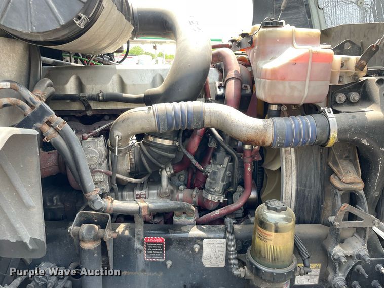 image for item LJ9681 2014 Mack CXU613  semi truck