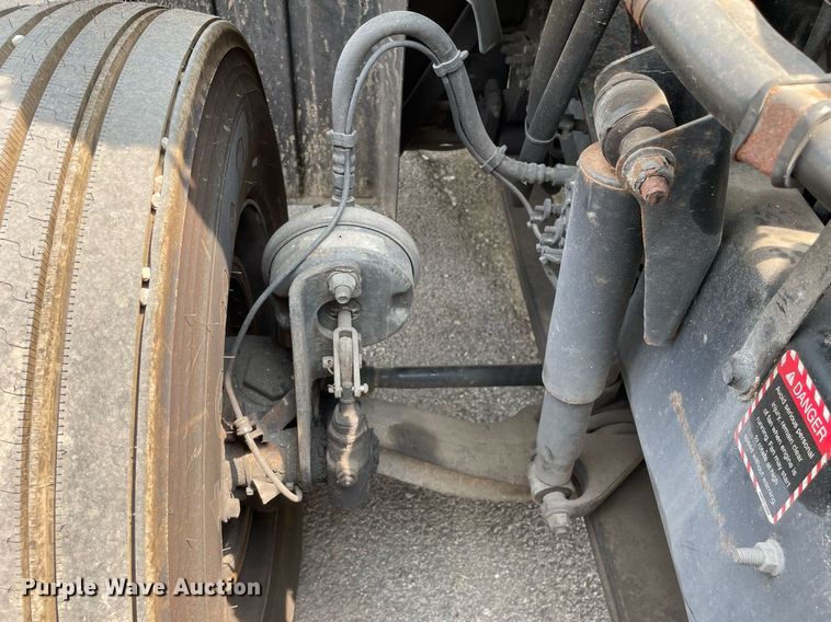 image for item LJ9681 2014 Mack CXU613  semi truck