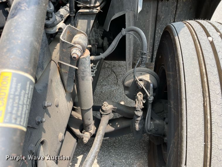 image for item LJ9681 2014 Mack CXU613  semi truck