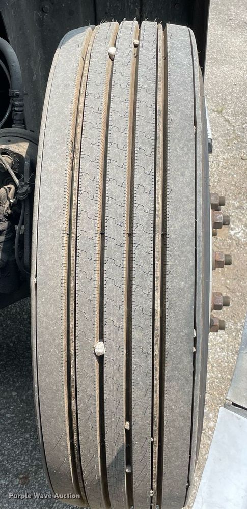 image for item LJ9681 2014 Mack CXU613  semi truck