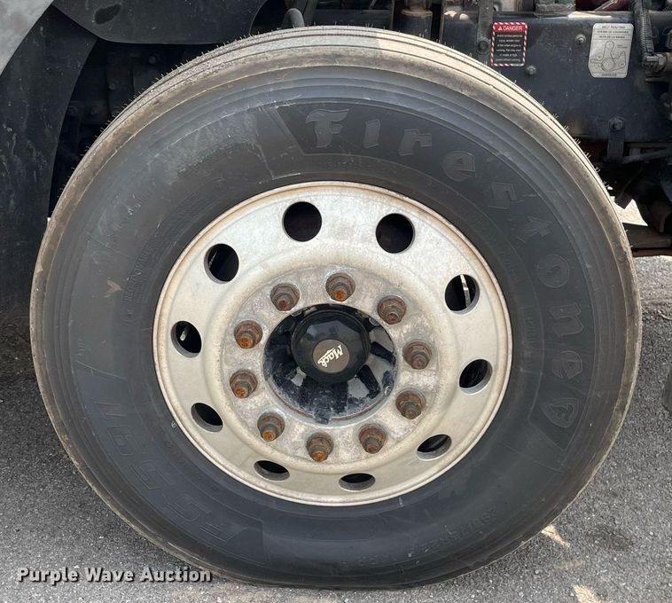 image for item LJ9681 2014 Mack CXU613  semi truck